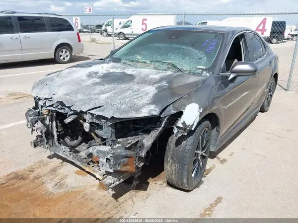 4T1G11AK8MU488643 2021 TOYOTA CAMRY - Image 2