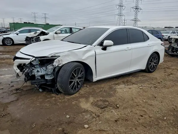 4T1G11AK8MU490084 2021 TOYOTA CAMRY - Image 1