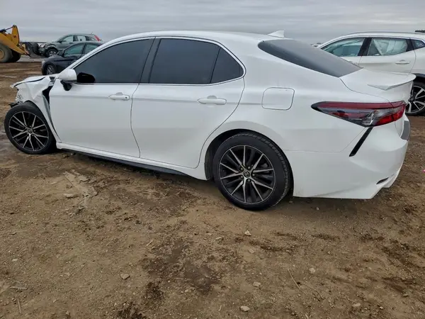 4T1G11AK8MU490084 2021 TOYOTA CAMRY - Image 2