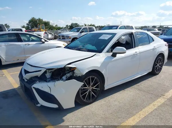 4T1G11AK8MU491008 2021 TOYOTA CAMRY - Image 2
