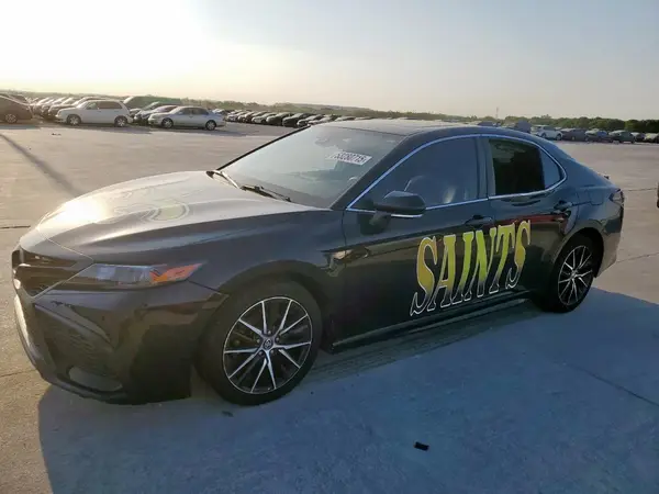 4T1G11AK8MU492871 2021 TOYOTA CAMRY - Image 1