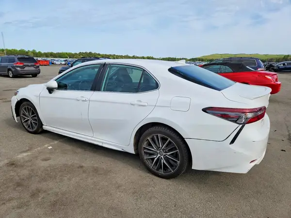 4T1G11AK8MU492899 2021 TOYOTA CAMRY - Image 2