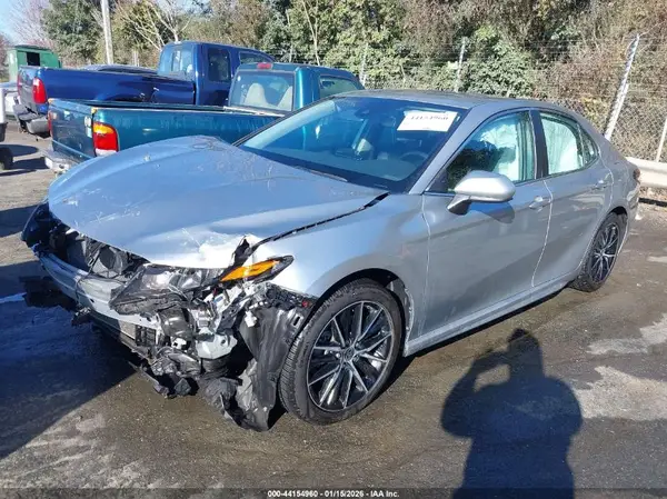 4T1G11AK8MU493647 2021 TOYOTA CAMRY - Image 2