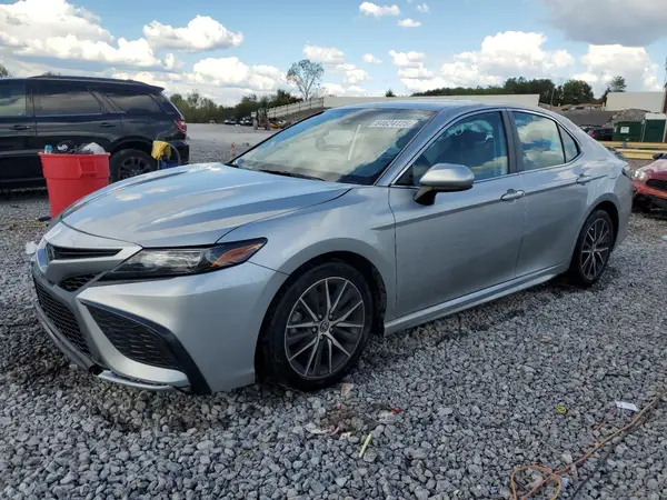 4T1G11AK8MU496418 2021 TOYOTA CAMRY - Image 1