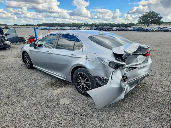 4T1G11AK8MU512438 2021 TOYOTA CAMRY - Image 2