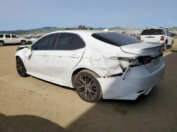 4T1G11AK8MU516411 2021 TOYOTA CAMRY - Image 2