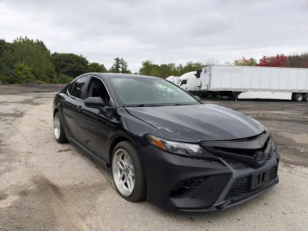 4T1G11AK8MU518854 2021 TOYOTA CAMRY - Image 1
