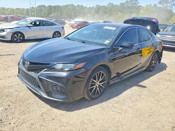 4T1G11AK8MU519843 2021 TOYOTA CAMRY - Image 1