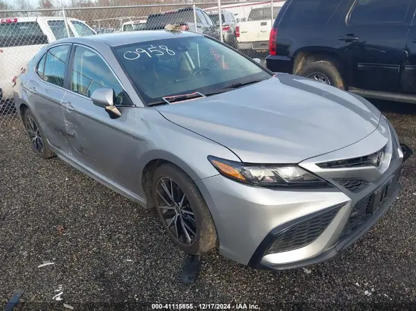 4T1G11AK8MU520958 2021 TOYOTA CAMRY - Image 1