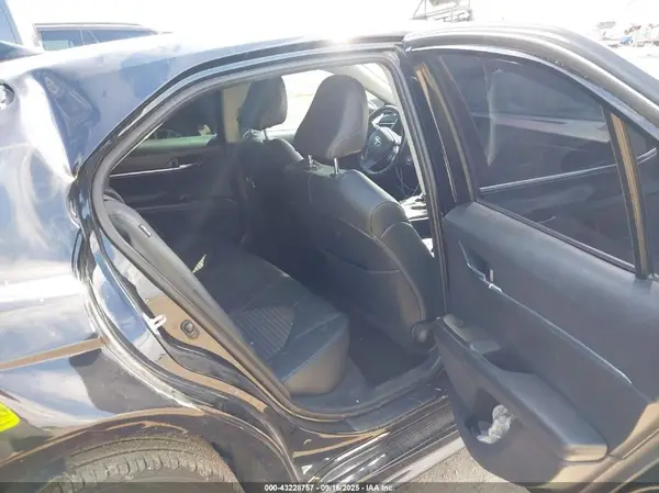 4T1G11AK8MU521592 2021 TOYOTA CAMRY - Image 8