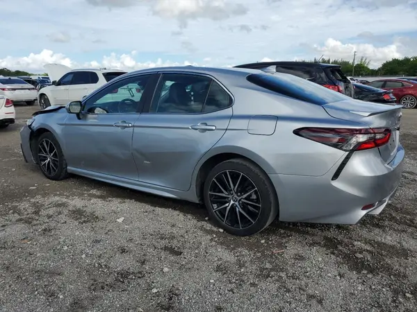 4T1G11AK8MU523312 2021 TOYOTA CAMRY - Image 2