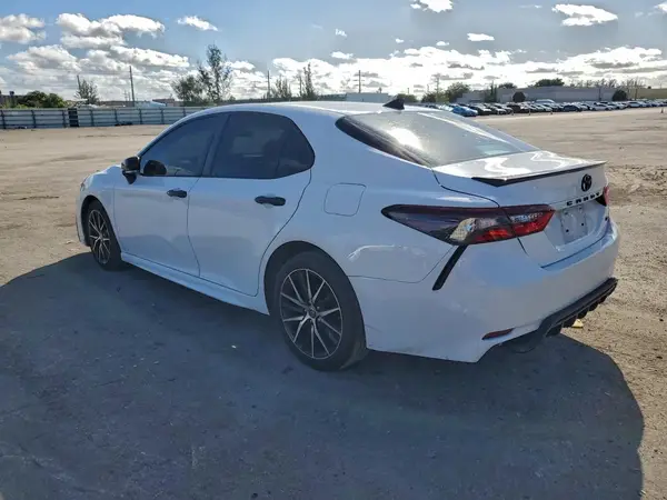 4T1G11AK8MU523665 2021 TOYOTA CAMRY - Image 2