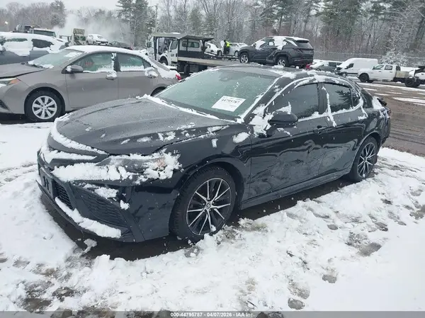 4T1G11AK8MU523813 2021 TOYOTA CAMRY - Image 2