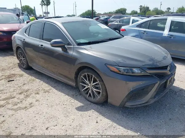 4T1G11AK8MU523827 2021 TOYOTA CAMRY - Image 1