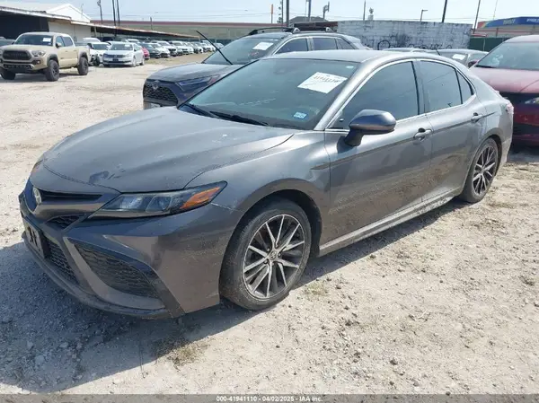 4T1G11AK8MU523827 2021 TOYOTA CAMRY - Image 2