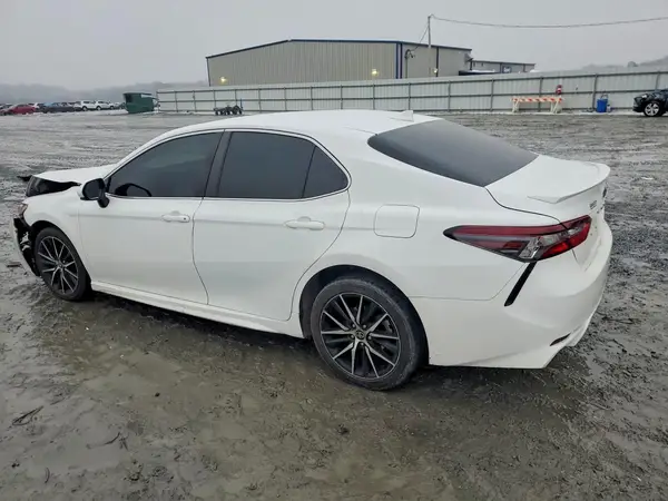 4T1G11AK8MU523939 2021 TOYOTA CAMRY - Image 2