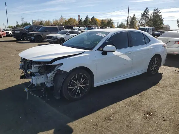 4T1G11AK8MU524394 2021 TOYOTA CAMRY - Image 1