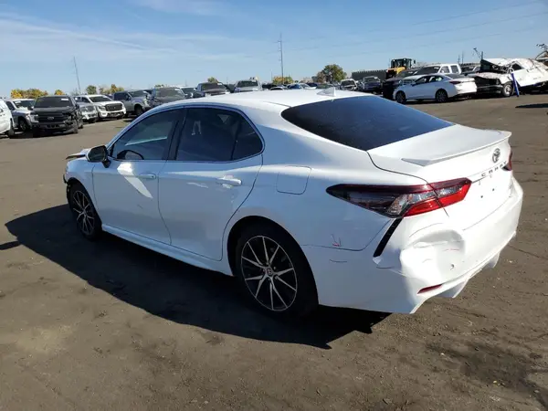 4T1G11AK8MU524394 2021 TOYOTA CAMRY - Image 2