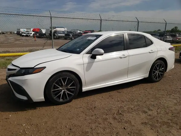 4T1G11AK8MU525500 2021 TOYOTA CAMRY - Image 1