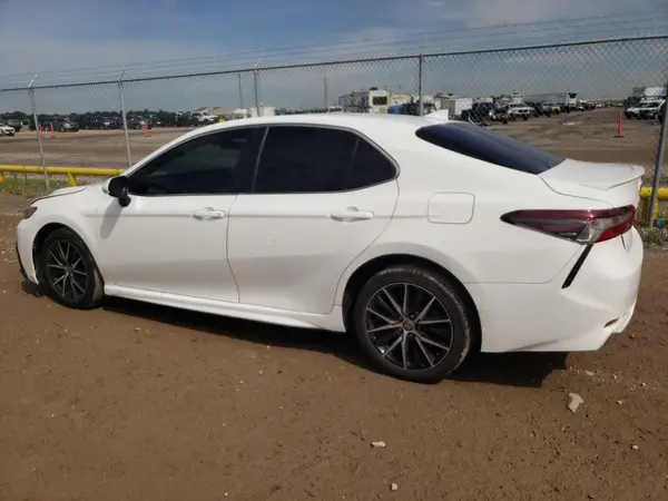 4T1G11AK8MU525500 2021 TOYOTA CAMRY - Image 2