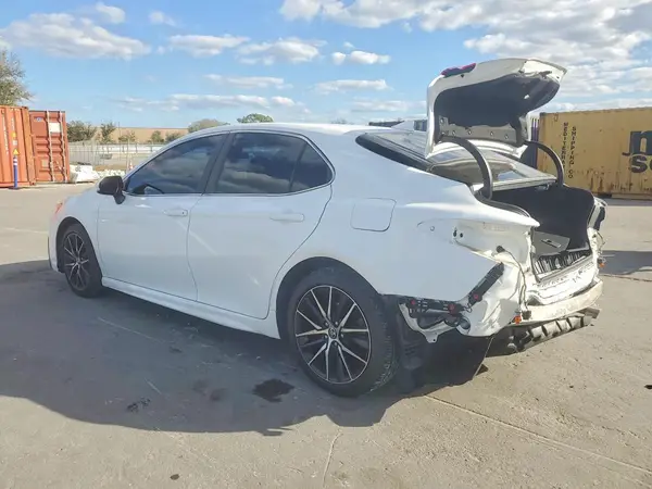 4T1G11AK8MU527912 2021 TOYOTA CAMRY - Image 2