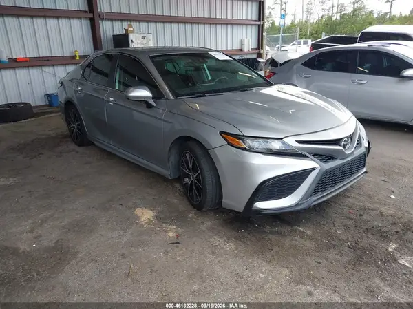 4T1G11AK8MU528493 2021 TOYOTA CAMRY - Image 1