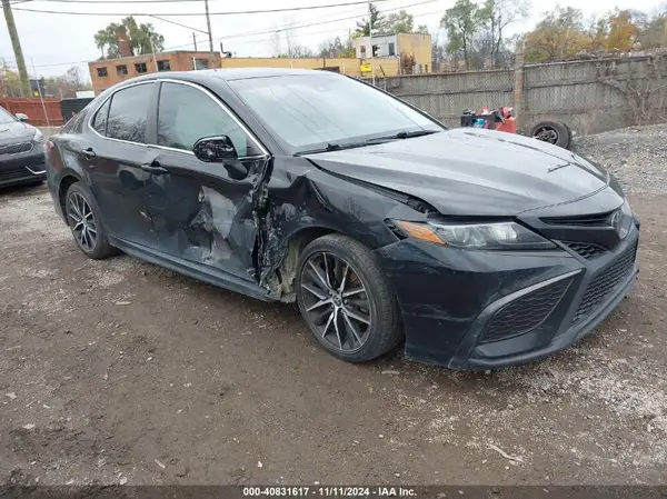 4T1G11AK8MU529157 2021 TOYOTA CAMRY - Image 1