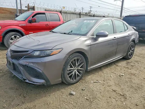 4T1G11AK8MU529241 2021 TOYOTA CAMRY - Image 1
