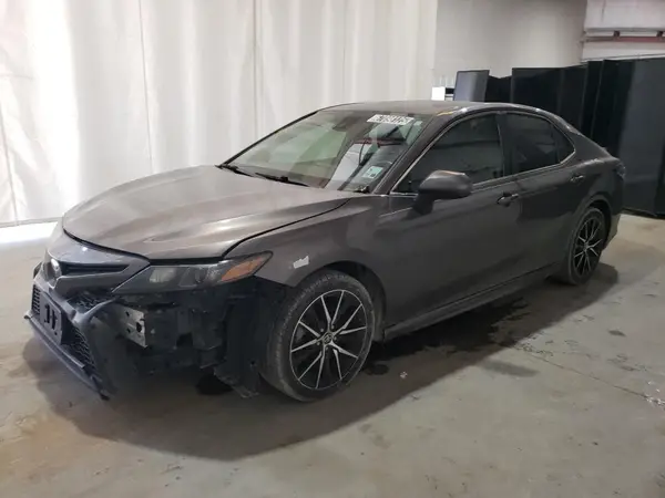 4T1G11AK8MU531555 2021 TOYOTA CAMRY - Image 1