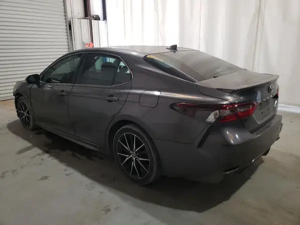 4T1G11AK8MU531555 2021 TOYOTA CAMRY - Image 2