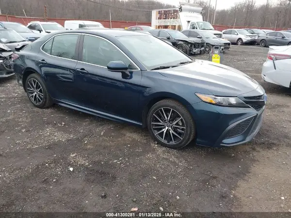 4T1G11AK8MU535332 2021 TOYOTA CAMRY - Image 1