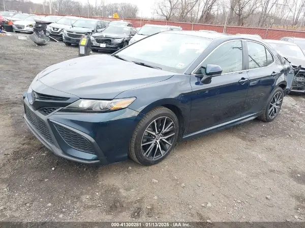 4T1G11AK8MU535332 2021 TOYOTA CAMRY - Image 2