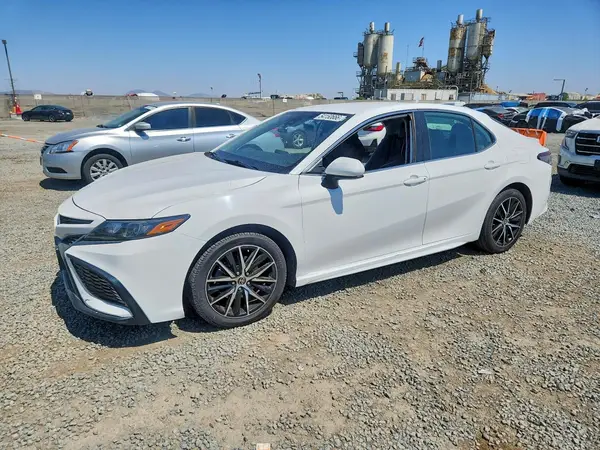 4T1G11AK8MU536903 2021 TOYOTA CAMRY - Image 1