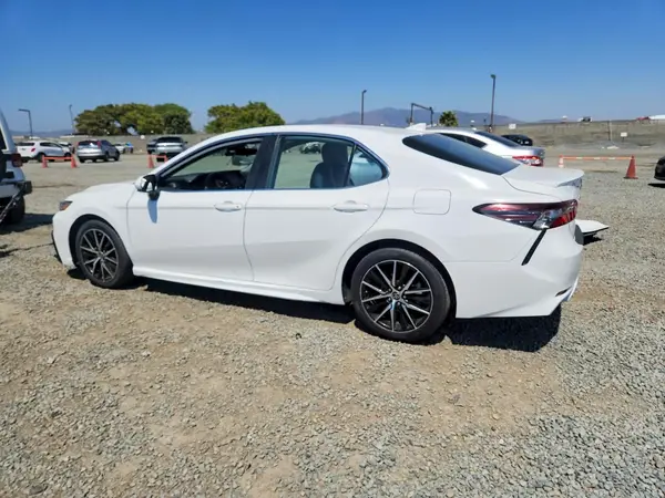 4T1G11AK8MU536903 2021 TOYOTA CAMRY - Image 2