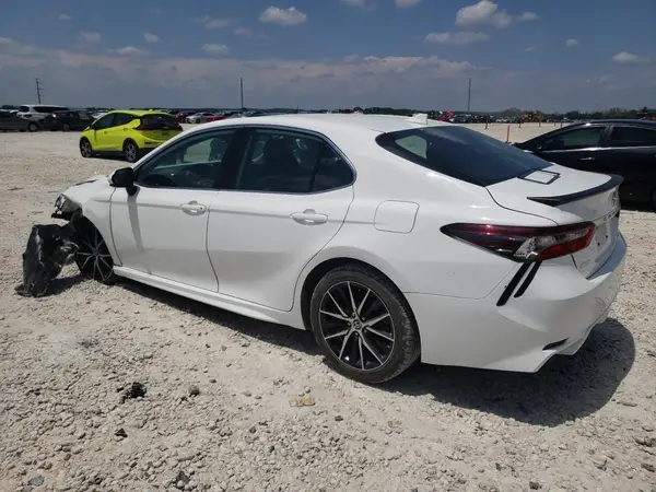 4T1G11AK8MU537145 2021 TOYOTA CAMRY - Image 2