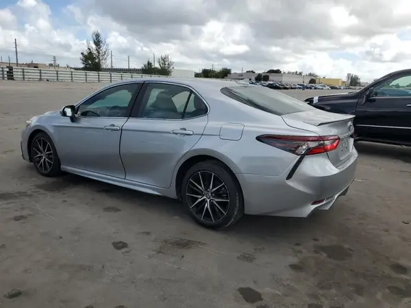 4T1G11AK8MU538490 2021 TOYOTA CAMRY - Image 2