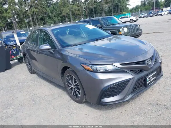 4T1G11AK8MU538957 2021 TOYOTA CAMRY - Image 1