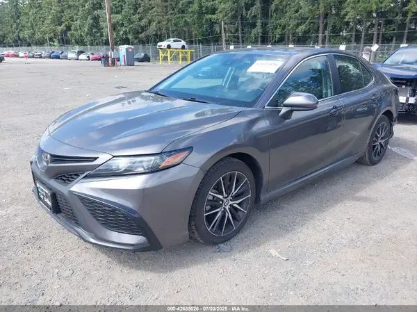 4T1G11AK8MU538957 2021 TOYOTA CAMRY - Image 2