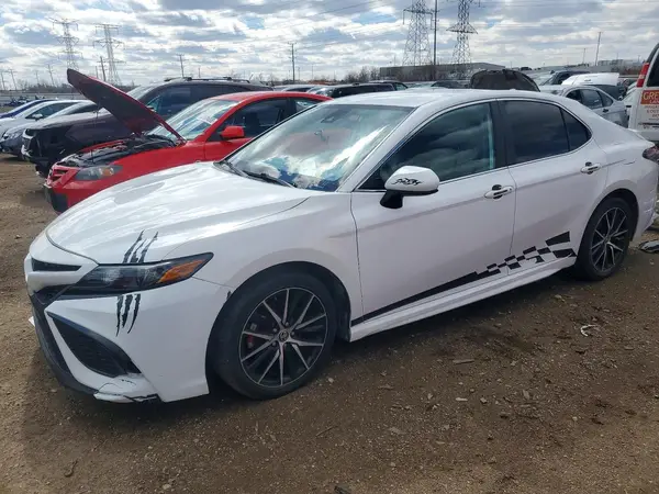 4T1G11AK8MU540661 2021 TOYOTA CAMRY - Image 1