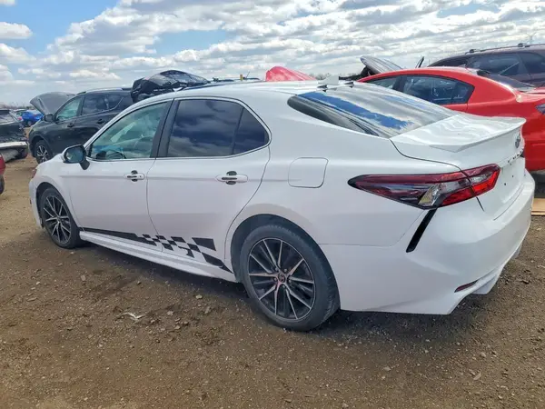 4T1G11AK8MU540661 2021 TOYOTA CAMRY - Image 2