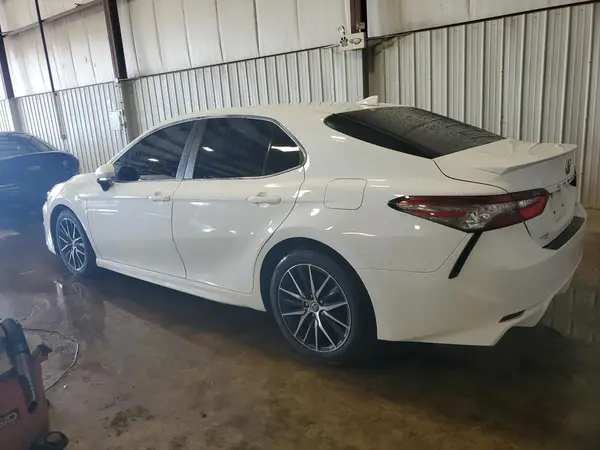 4T1G11AK8MU540952 2021 TOYOTA CAMRY - Image 2