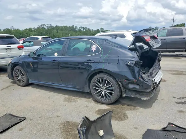 4T1G11AK8MU545682 2021 TOYOTA CAMRY - Image 2