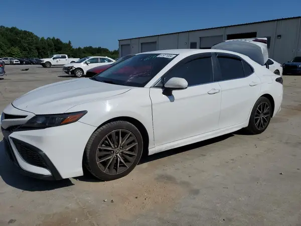 4T1G11AK8MU547447 2021 TOYOTA CAMRY - Image 1