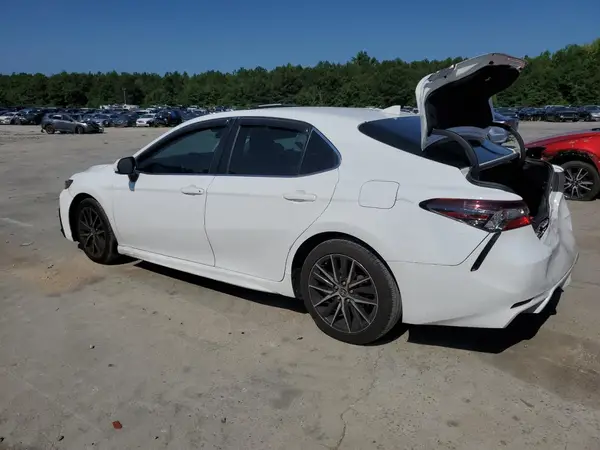 4T1G11AK8MU547447 2021 TOYOTA CAMRY - Image 2