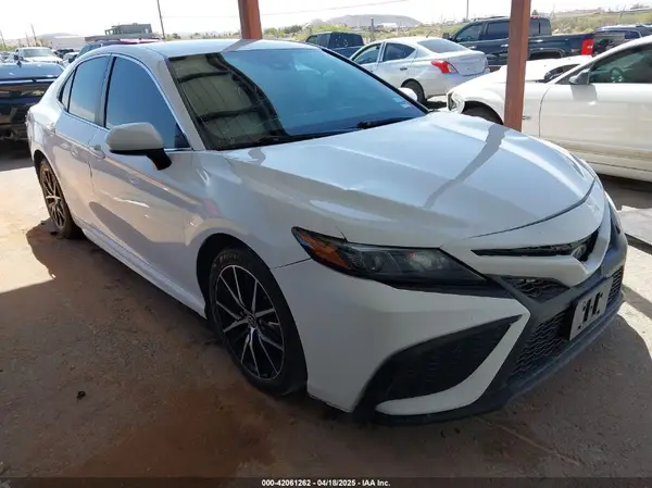 4T1G11AK8MU547707 2021 TOYOTA CAMRY - Image 1