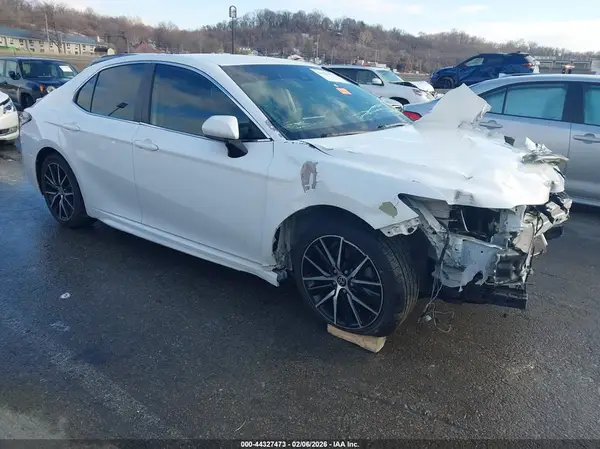 4T1G11AK8MU547710 2021 TOYOTA CAMRY - Image 1