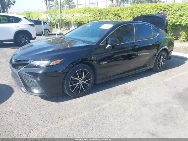 4T1G11AK8MU548002 2021 TOYOTA CAMRY - Image 2