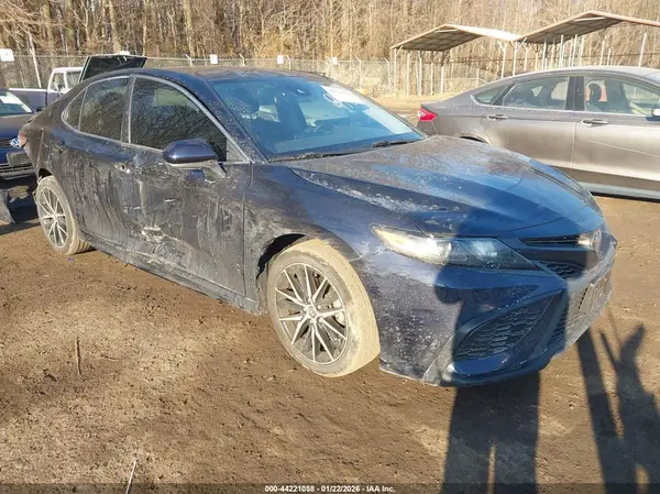 4T1G11AK8MU549487 2021 TOYOTA CAMRY - Image 1