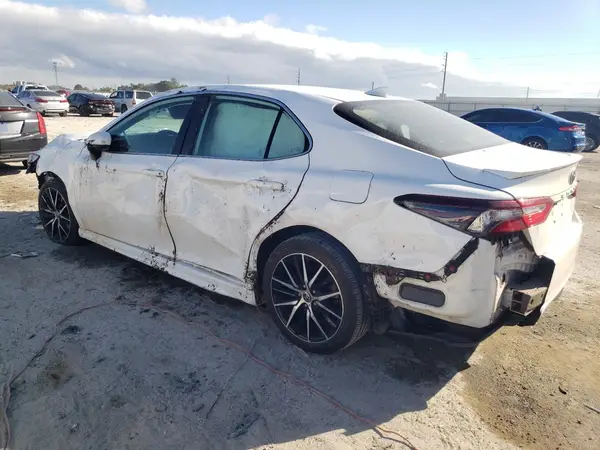 4T1G11AK8MU549991 2021 TOYOTA CAMRY - Image 2