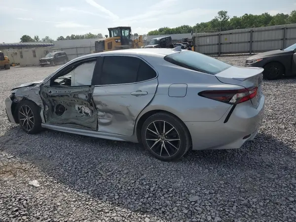 4T1G11AK8MU552437 2021 TOYOTA CAMRY - Image 2